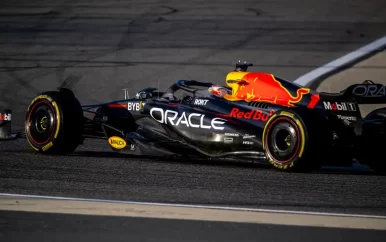 Verstappen klokt ondanks problemen tweede tijd op testdag, Nyck de Vries vierde