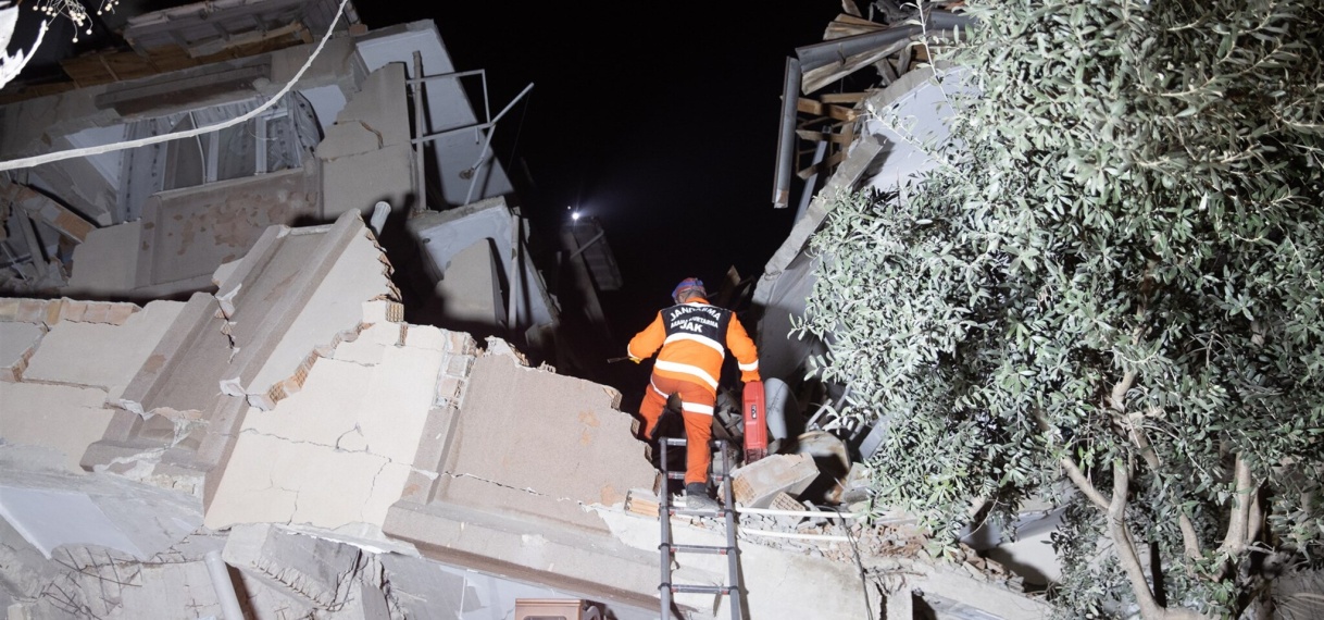 UPDATE: Weer zoektocht naar overlevenden in Turkije na nieuwe aardbeving