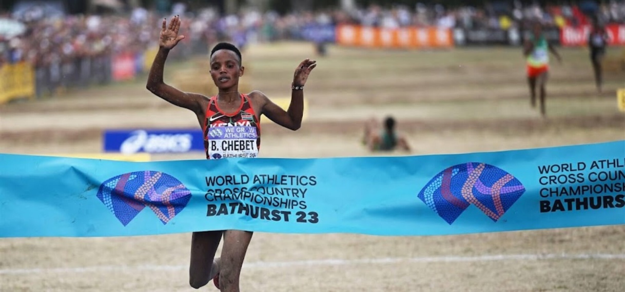 Atlete Chebet pakt wereldtitel veldlopen na bizarre finale