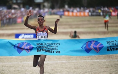 Atlete Chebet pakt wereldtitel veldlopen na bizarre finale