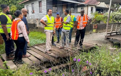Minister Nurmohamed oriënteert zich bij lopende projecten OW Paramaribo