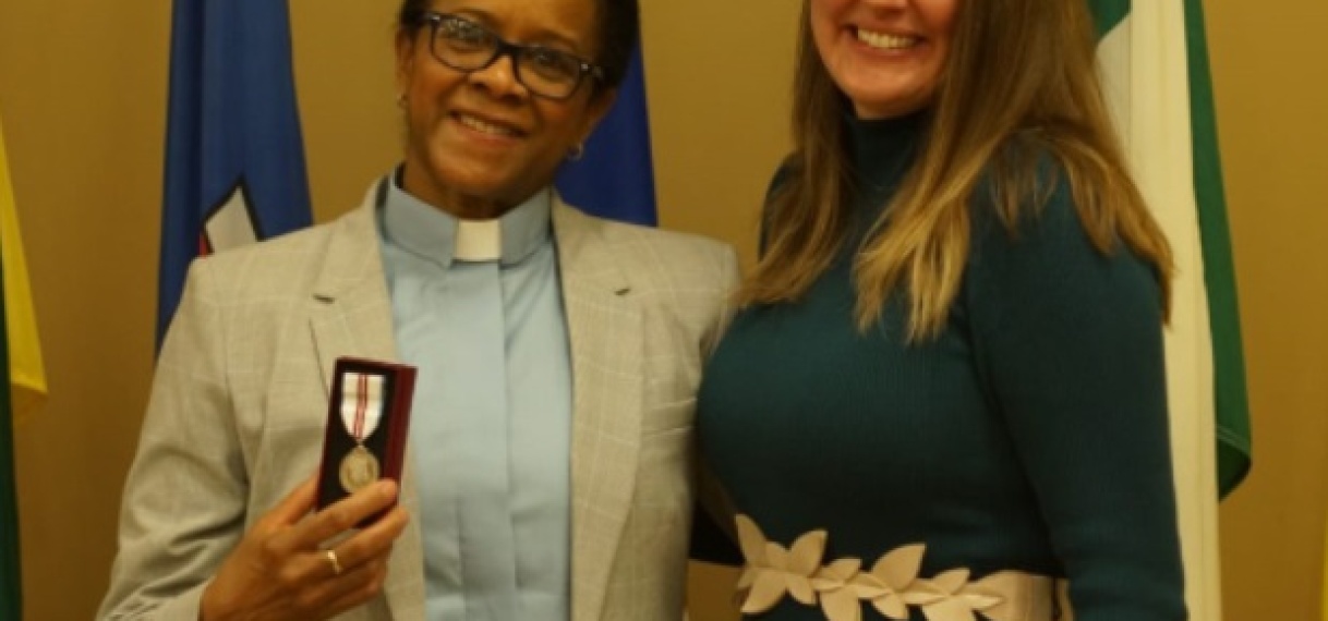 Surinaamse dominee ontving hoge onderscheiding in Canada