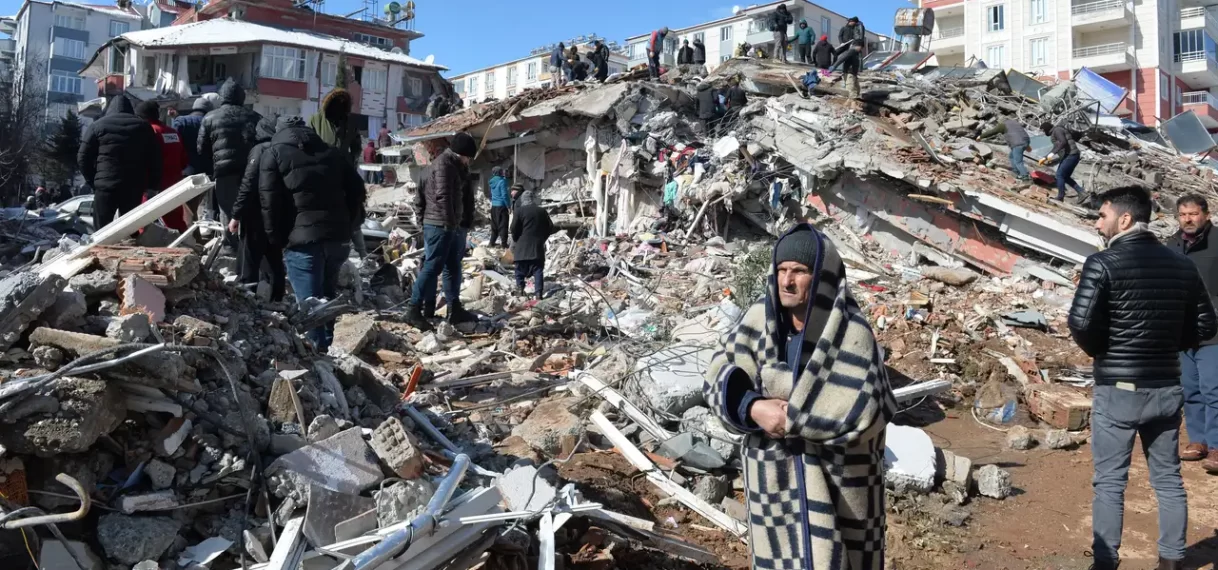 Al meer dan 16.000 doden door aardbevingen in Turkije en Syrië