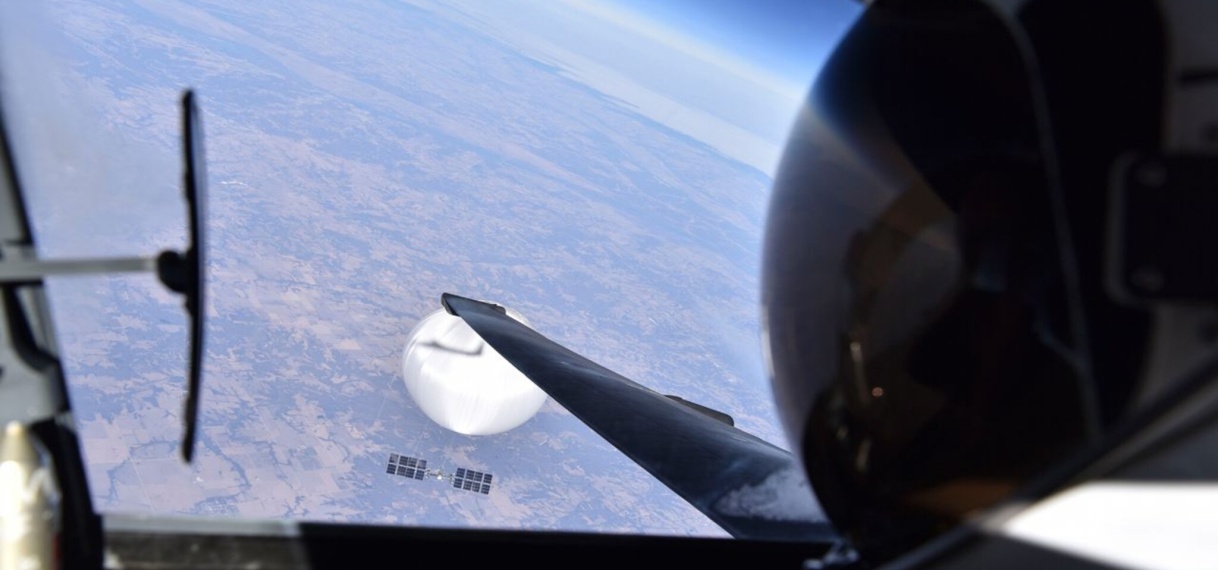 Pentagon deelt selfie met Chinese ballon vanuit vliegtuig