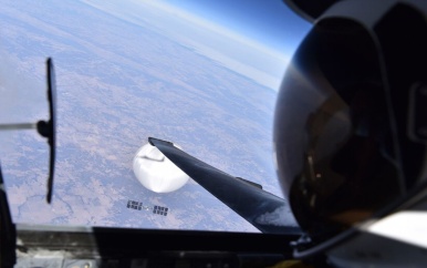 Pentagon deelt selfie met Chinese ballon vanuit vliegtuig