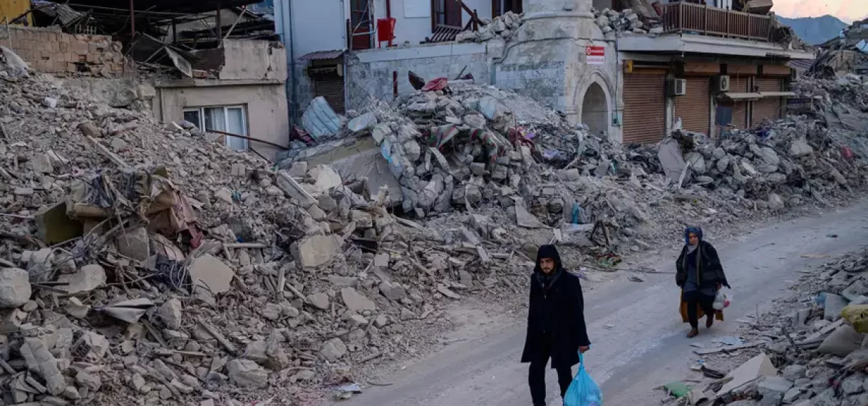 Turkije pakt 184 mensen op vanwege aardbevingsschade aan gebouwen