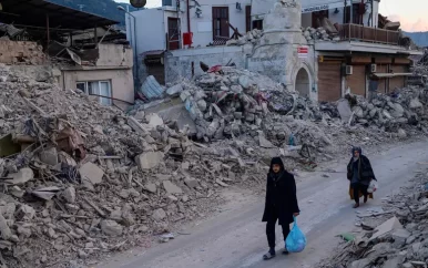 Turkije pakt 184 mensen op vanwege aardbevingsschade aan gebouwen