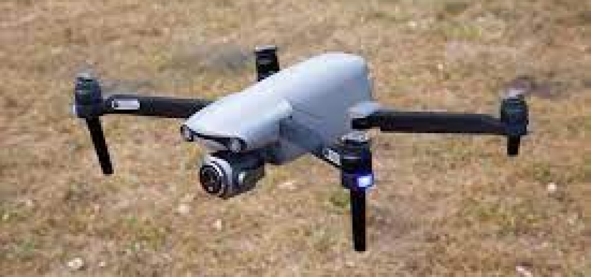 Drone filmt hoe sluisdeur van 2.000 ton afzinkt in Terneuzen