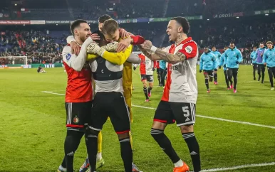 Feyenoord ontsnapt in spektakelstuk: ‘Ik dacht: dit gaat ‘m niet meer worden’