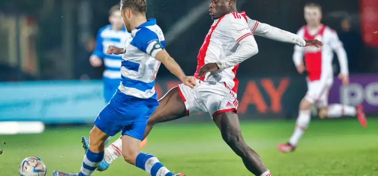 PEC houdt Brobbey van scoren af en speelt doelpuntloos gelijk bij Jong Ajax