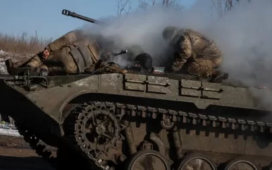 Rusland voert aanvallen in Oost-Oekraïne op en wil door verdedigingslinies breken