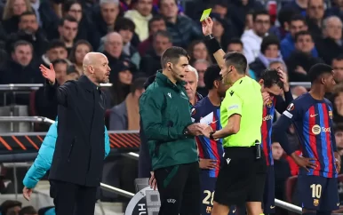 Ten Hag én Xavi woest op arbiter na Barcelona-United: ‘Zulke fouten mogen niet’