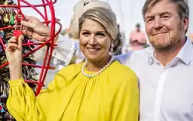 Willem-Alexander en Máxima bezegelen huwelijksjubileum met liefdesslot