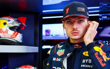 Verstappen meldt zich vanwege maagproblemen pas vrijdag in Saoedi-Arabië