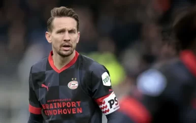 Van Nistelrooij rekent op terugkeer van Luuk de Jong voor duel met Vitesse