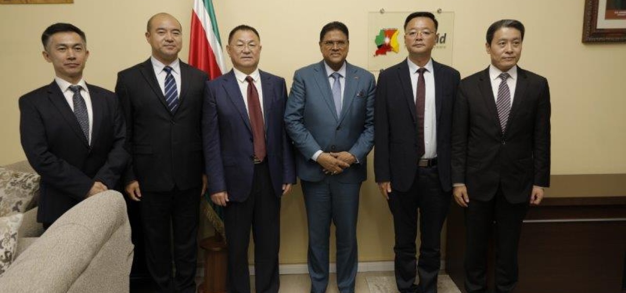 Delegatie Dalian International Group bezoekt president