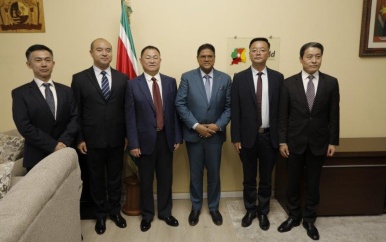Delegatie Dalian International Group bezoekt president