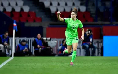 Janssen schiet Wolfsburg in CL met rake strafschop langs PSG van Groenen