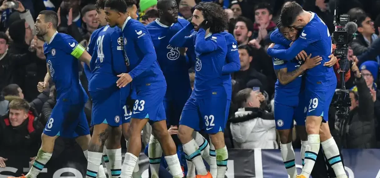 Chelsea poetst via dubieuze penalty verlies bij Dortmund weg in achtste finales CL