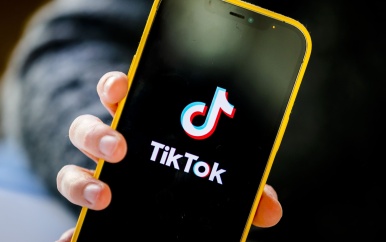 TikTok-verbod vooral politieke kwestie: grote werkgevers staan de app toe