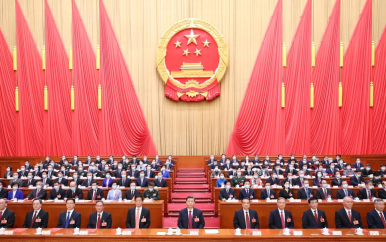 Herkozen president Xi spreekt slotvergadering 14e NPC toe