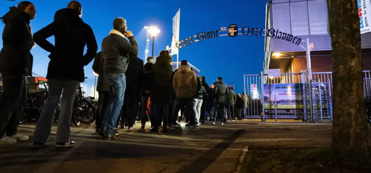 Duel stuntploeg Spakenburg met PSV bijna uitverkocht: ‘Wordt een blauwe zee’