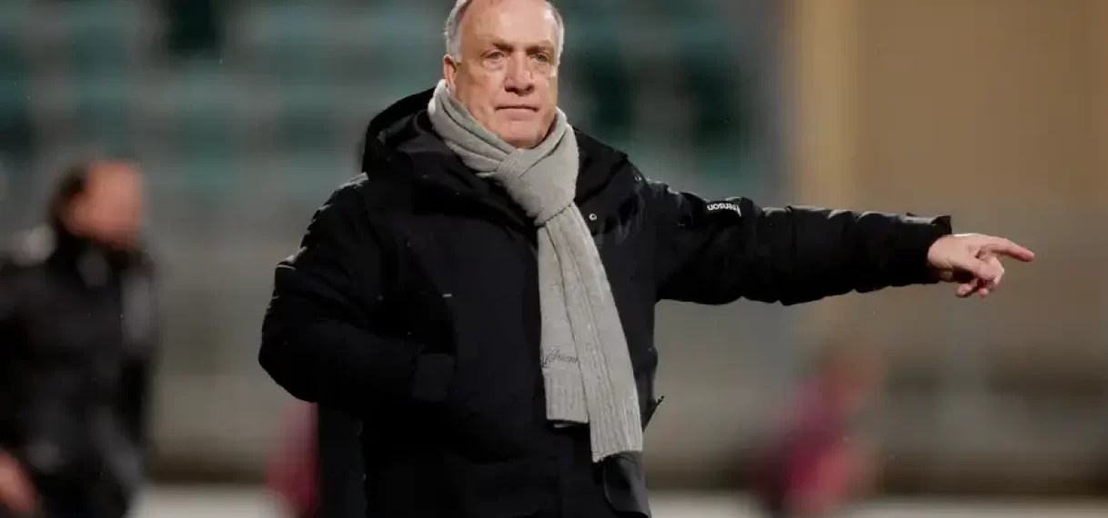 Dick Advocaat (75) stopt na dit seizoen als coach van ADO Den Haag