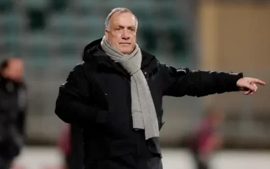 Dick Advocaat (75) stopt na dit seizoen als coach van ADO Den Haag