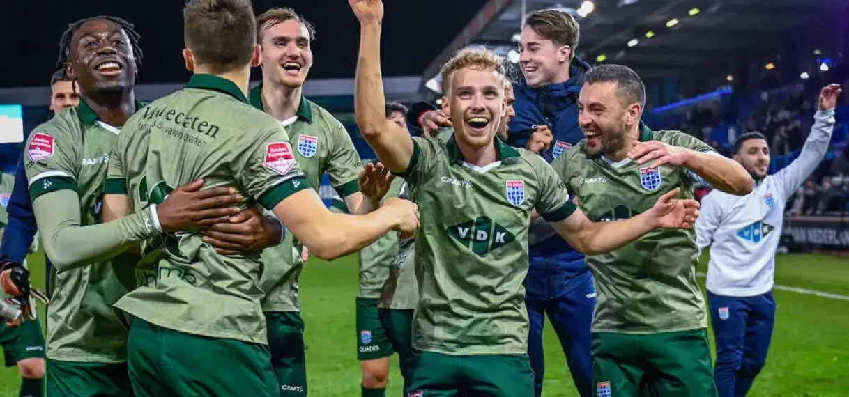 PEC zet nieuwe stap naar promotie, NAC thuis hard onderuit tegen Jong Ajax