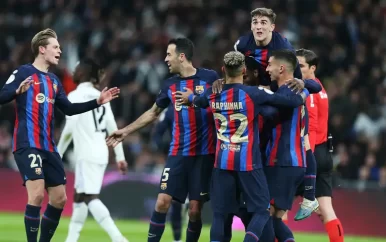 Barcelona wint dankzij eigen doelpunt bij Real in eerste halve finale Copa del Rey