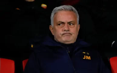 Weggestuurde Mourinho vindt dat hij is geprovoceerd door vierde official