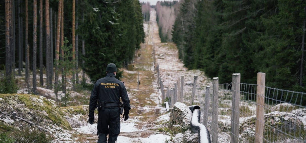 Finland begint aan bouw van metershoog hek op grens met Rusland