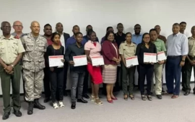 Dertien cursisten ronden Cyber Analist Training van Defensie succesvol af