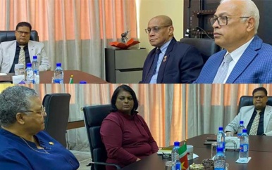 Uittredende ministers in gesprek met president Santokhi