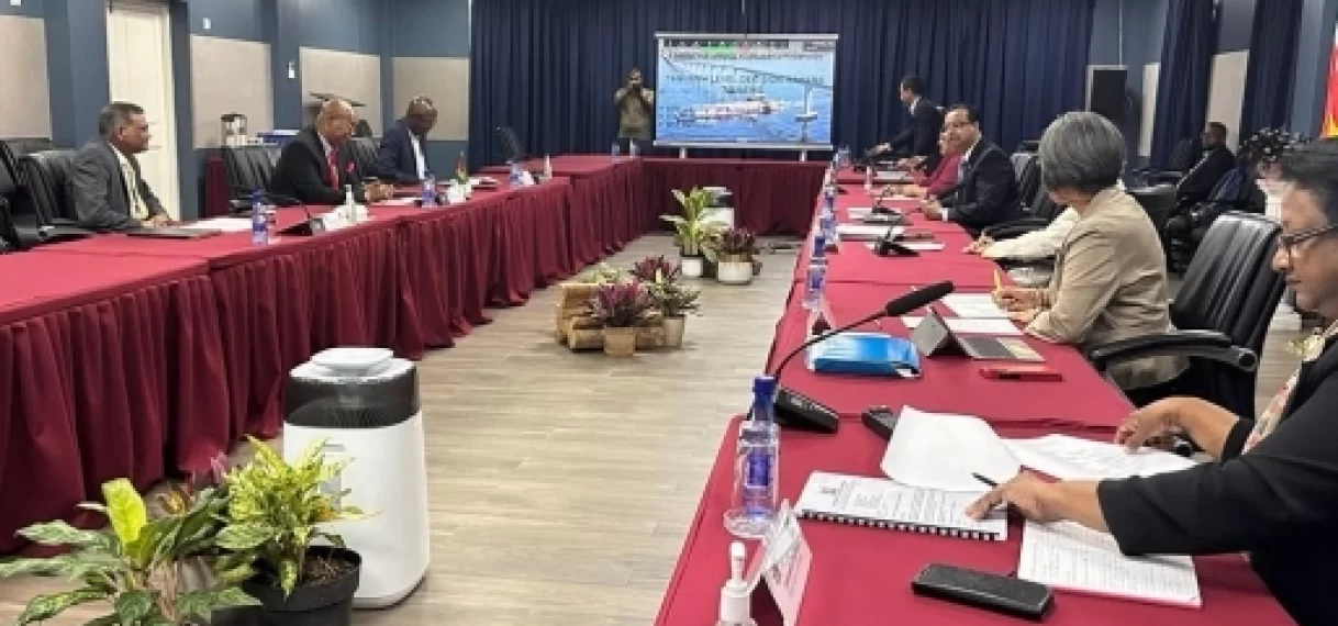Ministers OW Suriname en Guyana voeren overleg over bouw brug Corantijnrivier