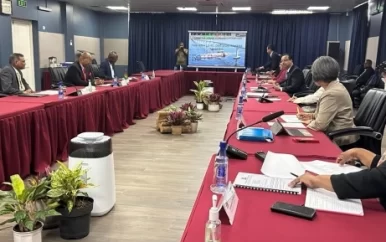 Ministers OW Suriname en Guyana voeren overleg over bouw brug Corantijnrivier