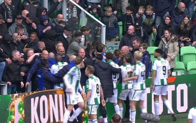 Hooligan FC Groningen slaat eigen speler, wedstrijd kort stilgelegd