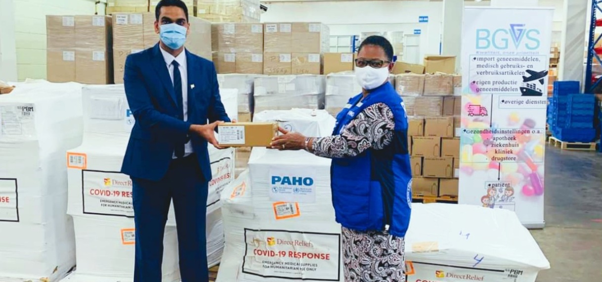 PAHO/WHO schenkt medische apparatuur en benodigdheden aan Volksgezondheid