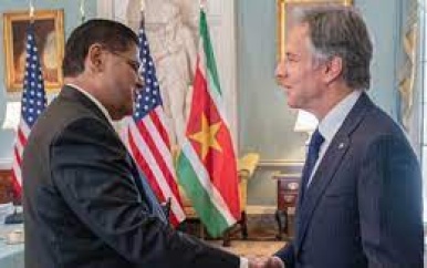President Santokhi zet in op bevordering relatie met VS