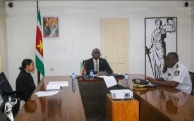 Driehoeksoverleg minister Amoksi, waarnemend pg en waarnemend korpschef