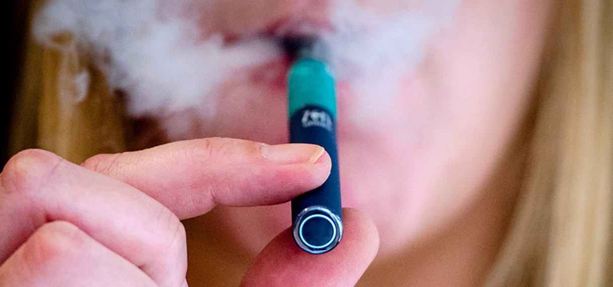 Tweede Kamer wil uiterlijk e-sigaret grondig aanpassen: ‘Maak ze saai’