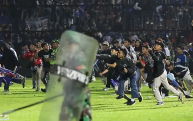 Gevangenisstraffen vanwege nalatigheid rond dodelijke stadionramp in Indonesië