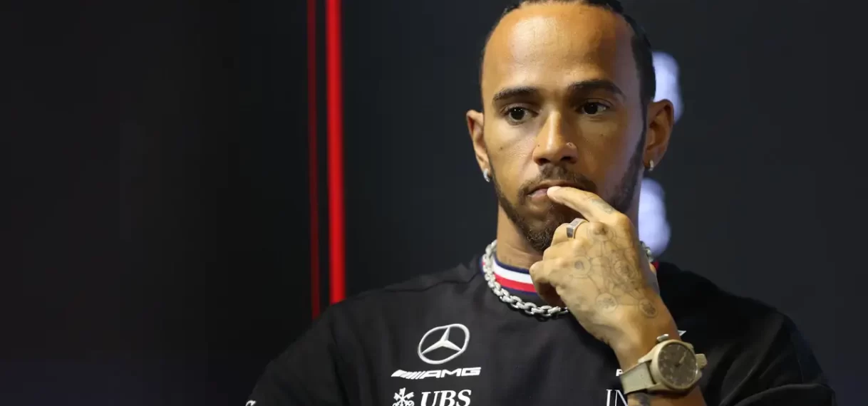Hamilton blijft worstelen in tegenvallende Mercedes: ‘Het is ellendig’