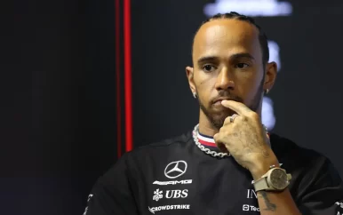 Hamilton blijft worstelen in tegenvallende Mercedes: ‘Het is ellendig’