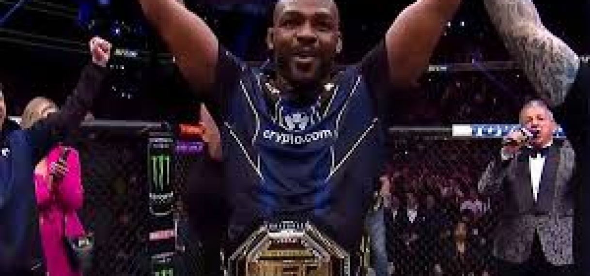 Jon Jones wint ook vacante in de zwaar gewichtklasse UFC