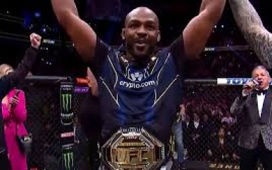 Jon Jones wint ook vacante in de zwaar gewichtklasse UFC