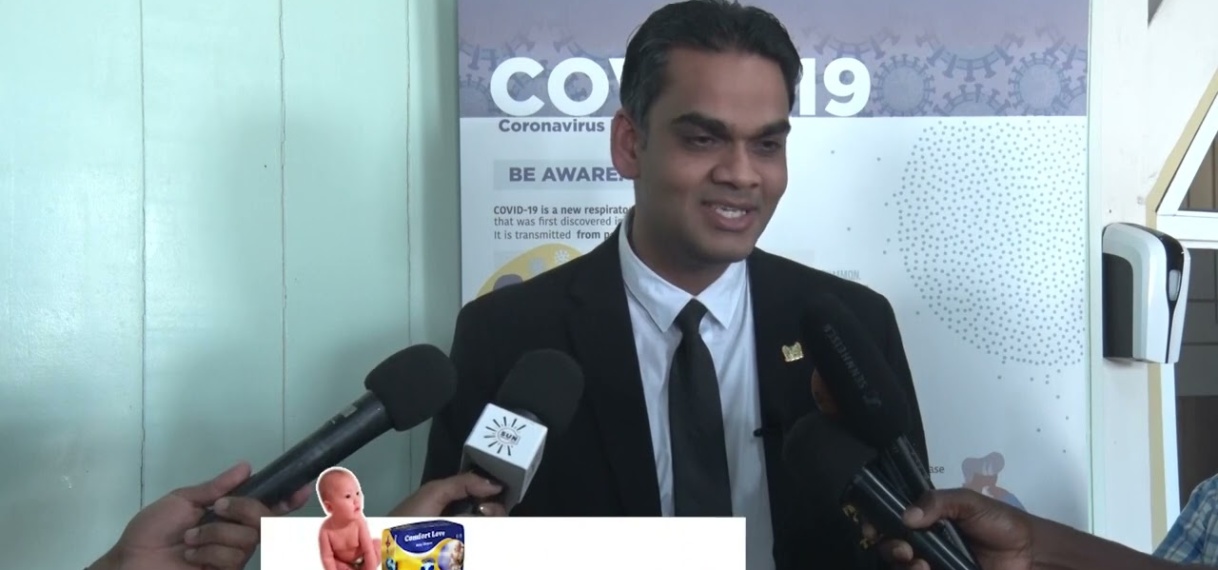 Volksgezondheidsminister: “Mijn integriteit en reputatie zijn besproken”