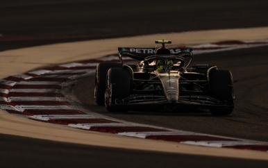 Hamilton verliest eerste race van het nieuwe seizoen. “Mercedes luisterd niet”.