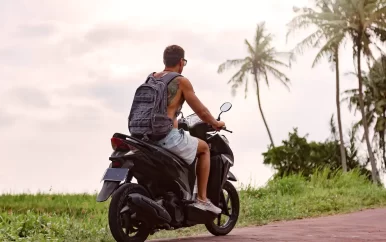 Geen scooters meer voor buitenlandse toeristen op Bali vanwege vele ongelukken