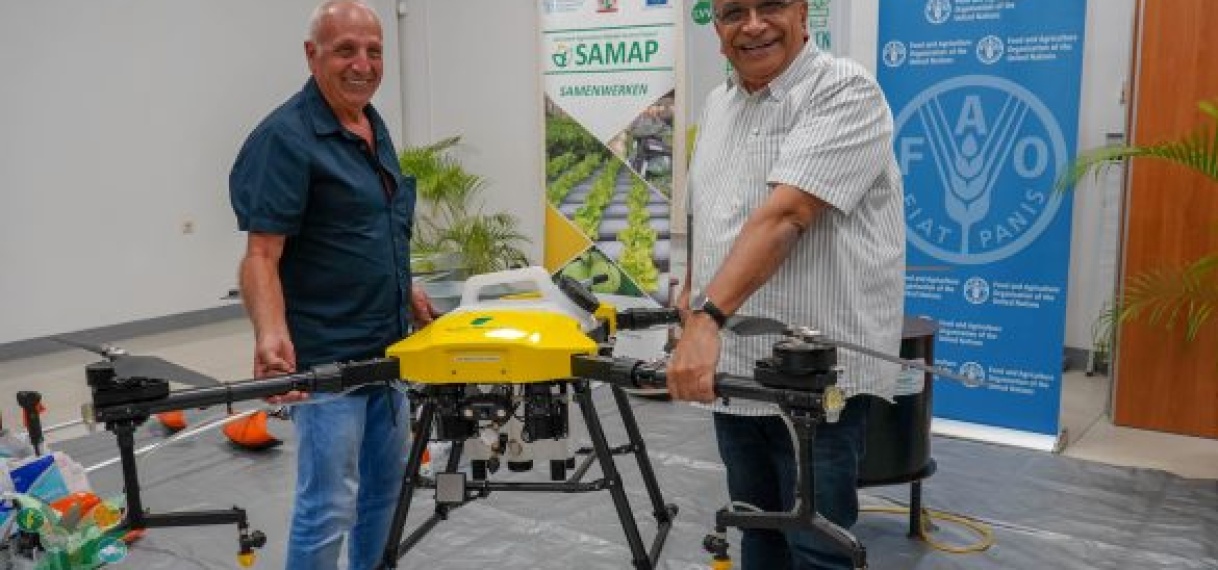 LVV overhandigt landbouw equipment aan begunstigden